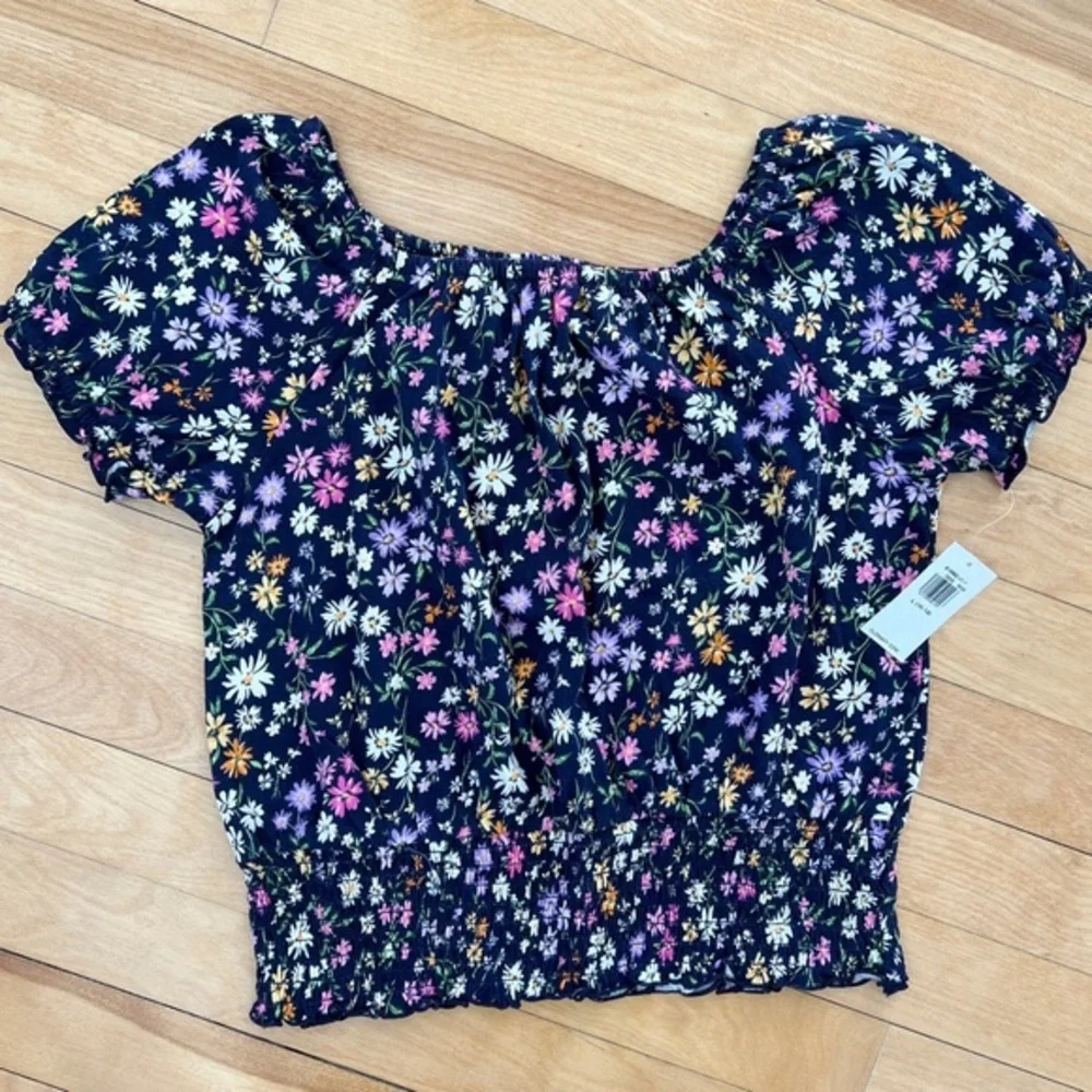 NWT Gap Floral Shirt - Size L.